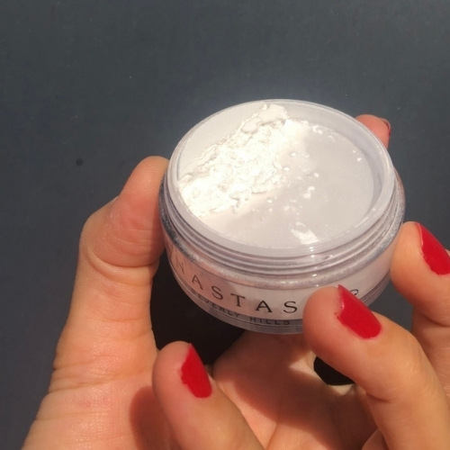 Best Makeup Products For Winter - Anastasia Beverly Hills Loose Setting Powder