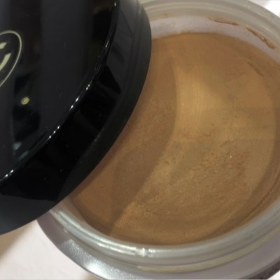 Close-up of a cream bronzer example