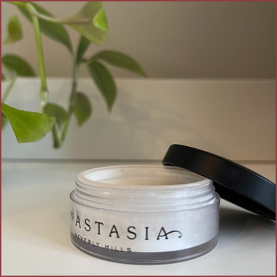 Flat lay of ABH mini setting powder